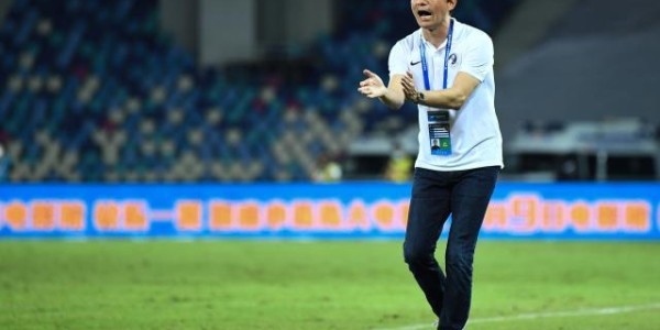 九游娱乐-更衣室里谢晖下令：不能再退，再退就是0比3了！